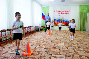 Сегодня в средней группе прошло музыкально-спортивное развлечение "Мы - защитники страны Сегодня в средней группе прошло музыкально-спортивное развлечение "Мы - защитники страны.