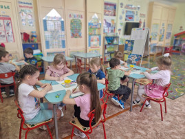 Сегодня в старшей группе прошло интегрированное занятие на тему:"Космонавт". Сегодня в старшей группе прошло интегрированное занятие на тему:"Космонавт".
