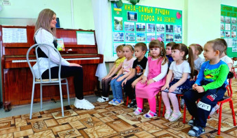 Сегодня в средней группе прошло музыкальное занятие по теме недели "Профессии. Продавец". Сегодня в средней группе прошло музыкальное занятие по теме недели "Профессии. Продавец".