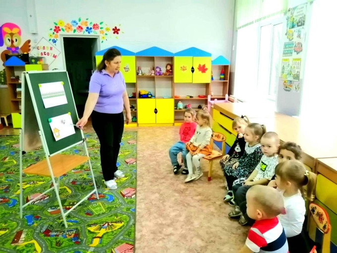 Рисование "Заборчик для петушка" Рисование "Заборчик для петушка".